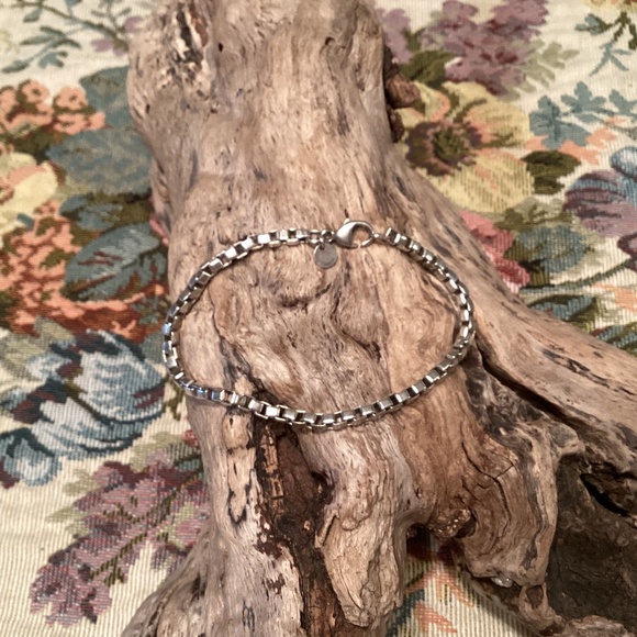 Tiffany & Co Sterling Silver Venetian Link Bracelet 8” w/ Box / Pouch - Picture 1 of 4